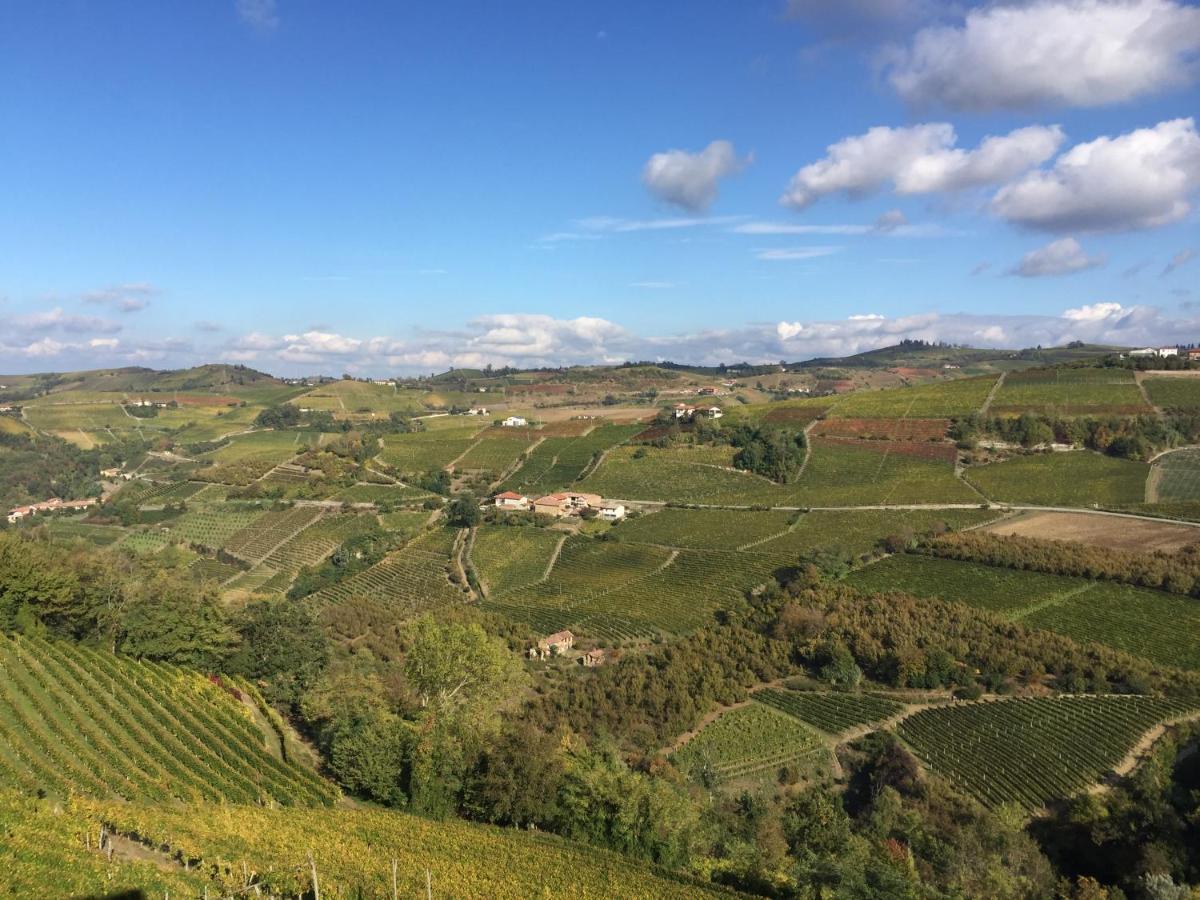 Agriturismo Finestre Di Langa Trezzo Tinella Eksteriør bilde