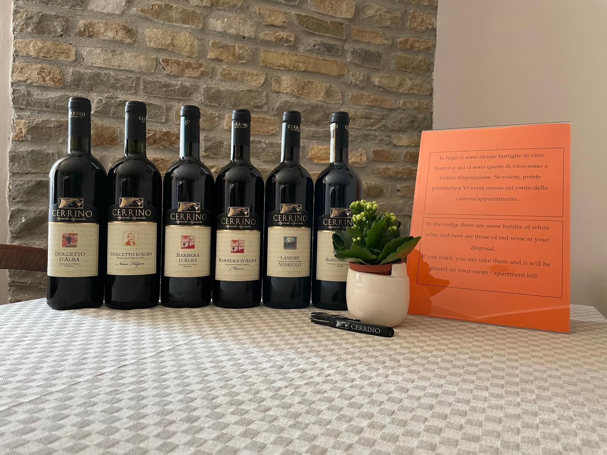 Agriturismo Finestre Di Langa Trezzo Tinella Eksteriør bilde
