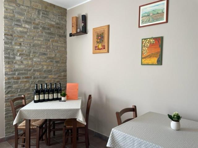 Agriturismo Finestre Di Langa Trezzo Tinella Eksteriør bilde