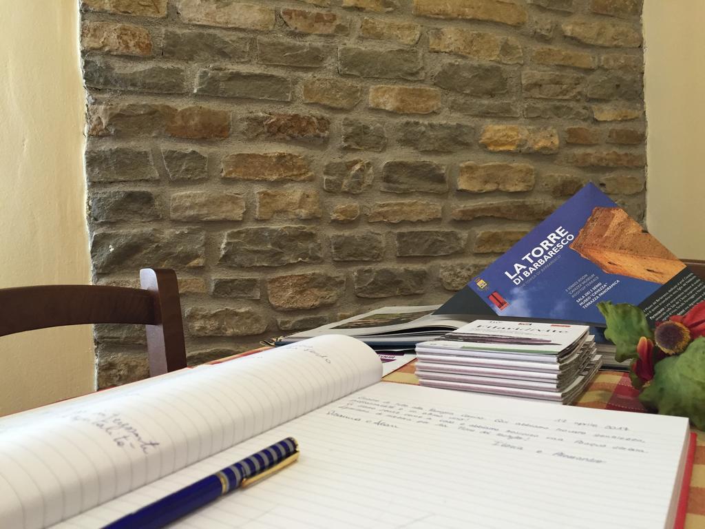 Agriturismo Finestre Di Langa Trezzo Tinella Eksteriør bilde